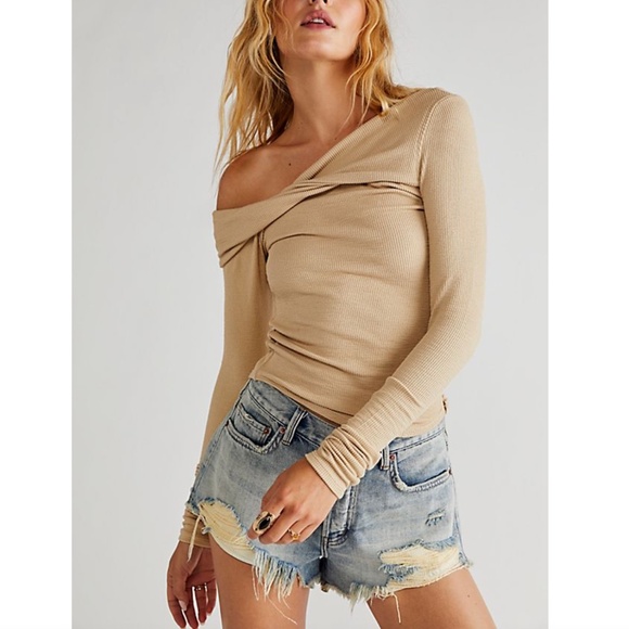 NWT FREE PEOPLE Addie Layering Top long sleeves in winter wheat -S - Picture 3 of 13